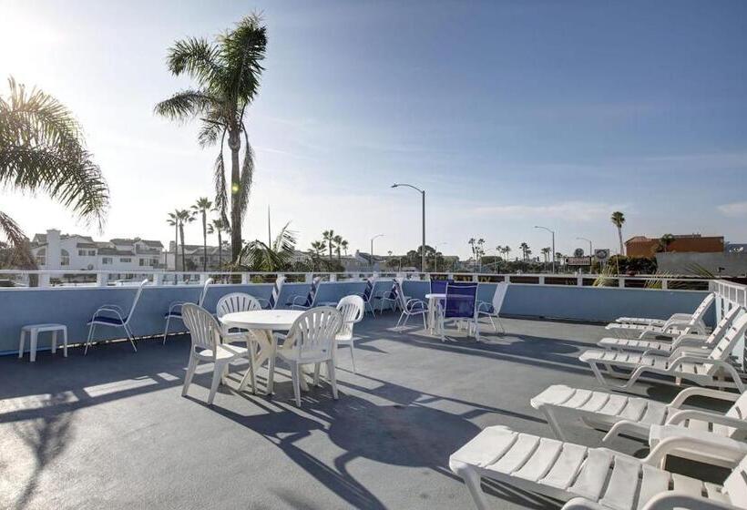 فندق Newport Channel Inn