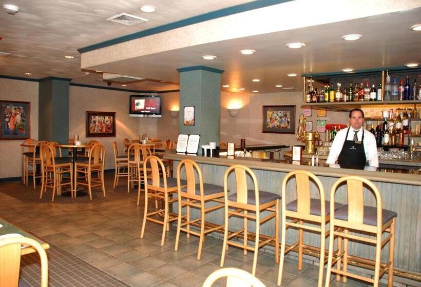 فندق Oakland Airport Executive