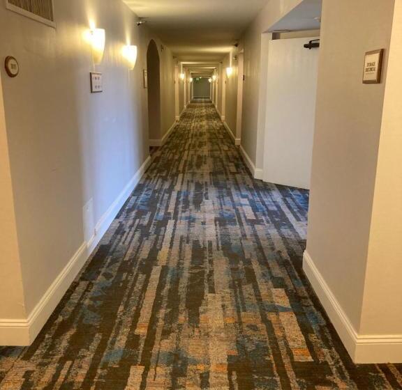 Ontario Airport Hotel & Conference Center