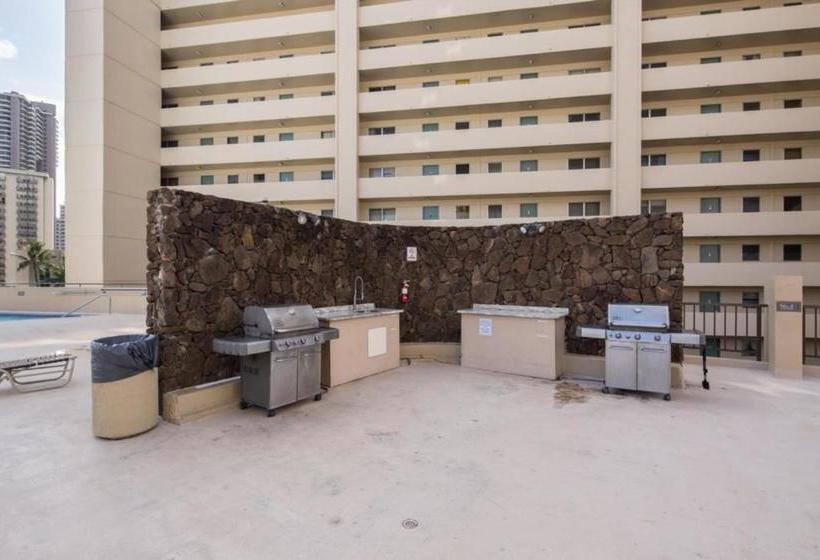 Hawaiian Monarch - Gym & Pool - Walk To The Beach Hotel Room