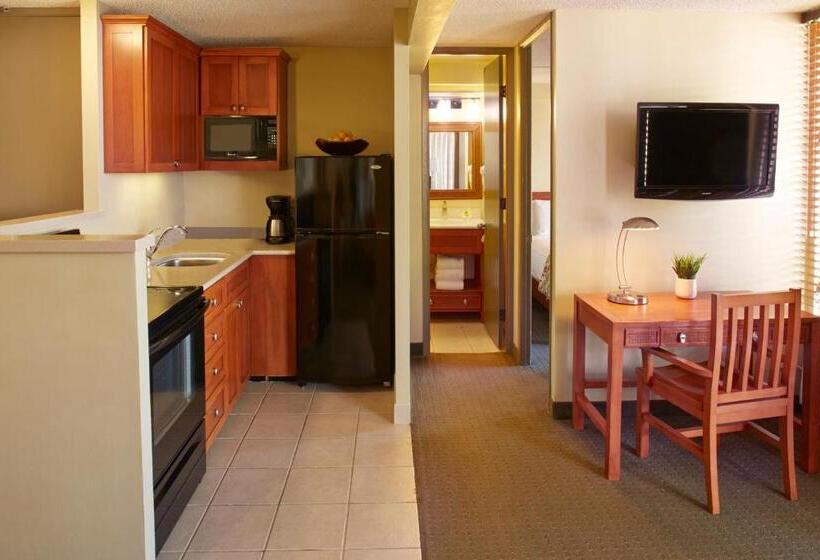 בית מלון כפרי Pacific Monarch