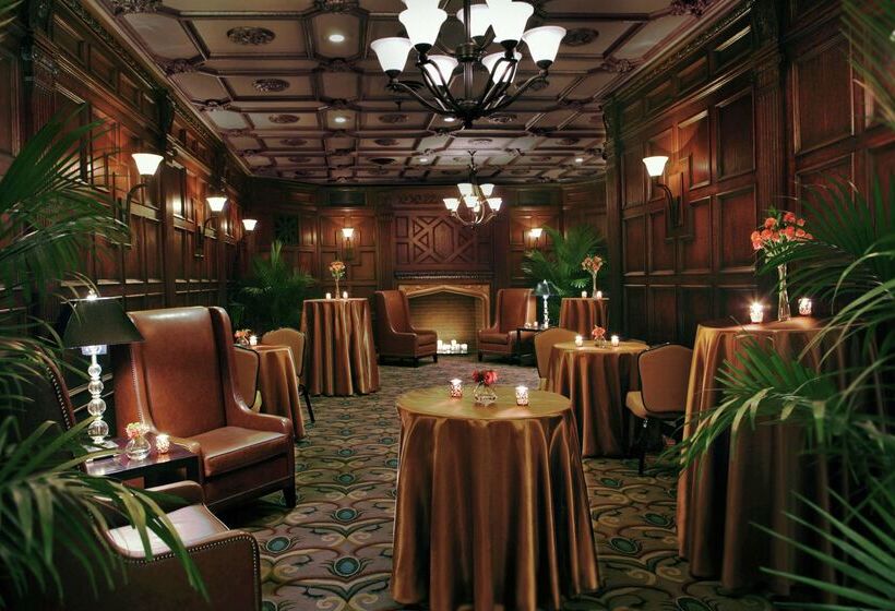 هتل Palmer House A Hilton