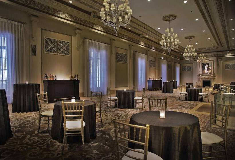 هتل Palmer House A Hilton