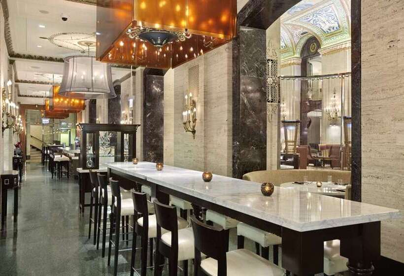 هتل Palmer House A Hilton