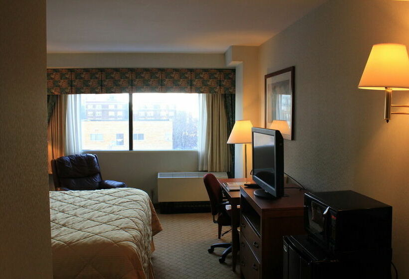 هتل Park East Downtown Lakeshore