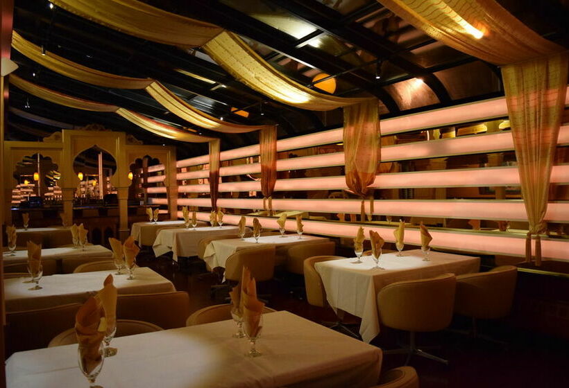 هتل Park East Downtown Lakeshore