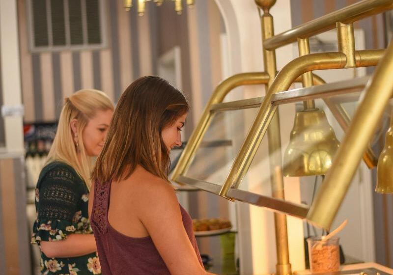 ホテル Parry Lodge