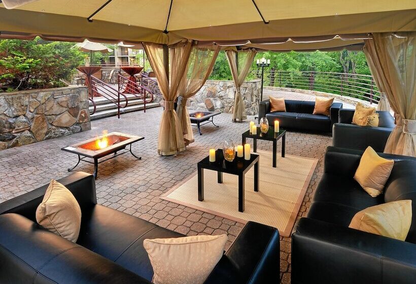 Hilton Peachtree City Atlanta Hotel & Conference Center