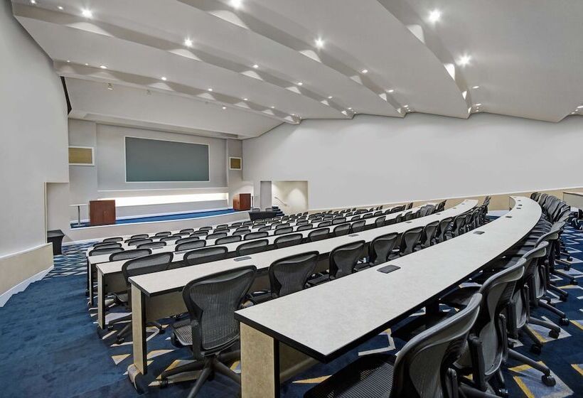 Hilton Peachtree City Atlanta Hotel & Conference Center