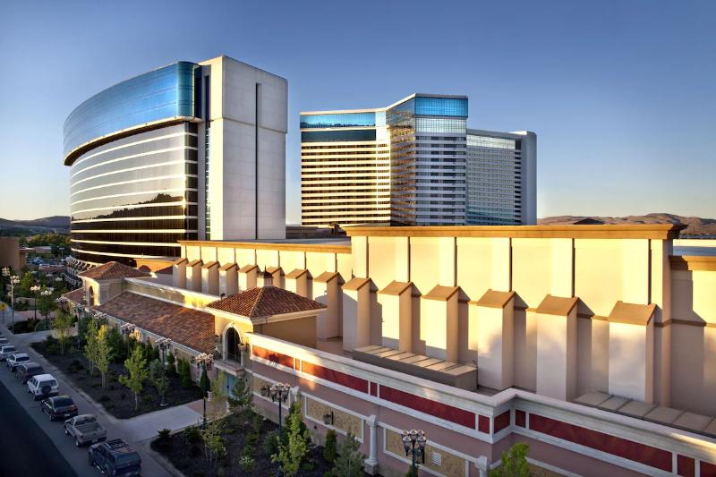 هتل Peppermill Resort Spa Casino