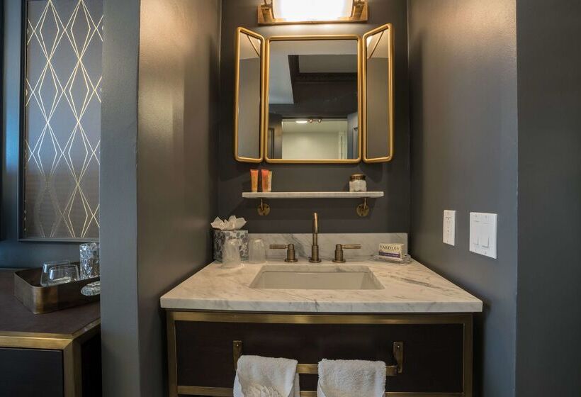 فندق Phillips Kansas City Curio Collection By Hilton