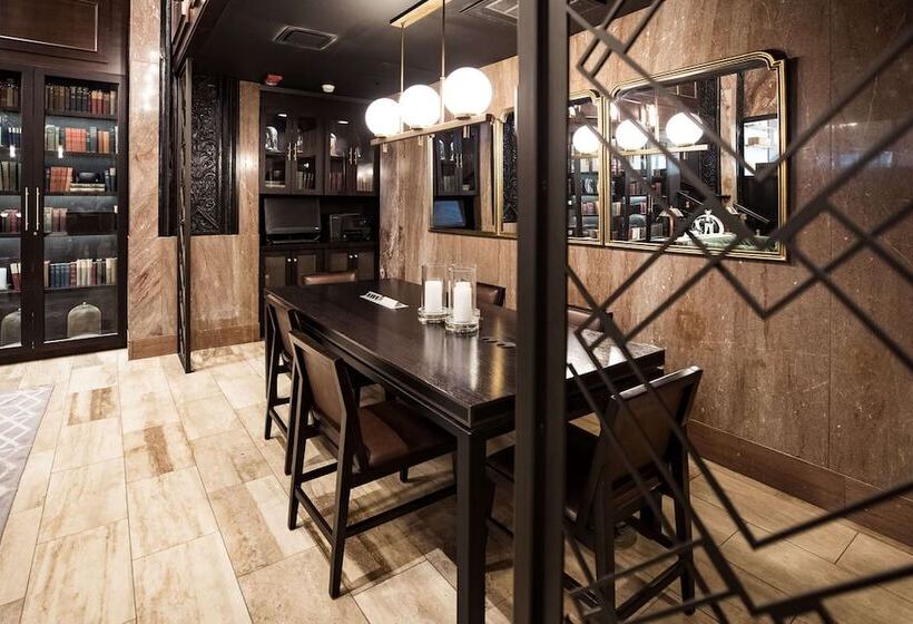 هتل Phillips Kansas City Curio Collection By Hilton