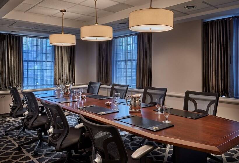 هتل Phillips Kansas City Curio Collection By Hilton