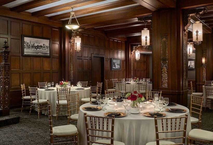 فندق Phillips Kansas City Curio Collection By Hilton