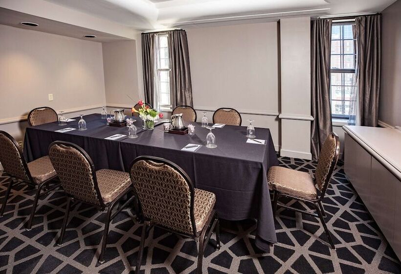 فندق Phillips Kansas City Curio Collection By Hilton