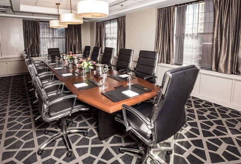 فندق Phillips Kansas City Curio Collection By Hilton