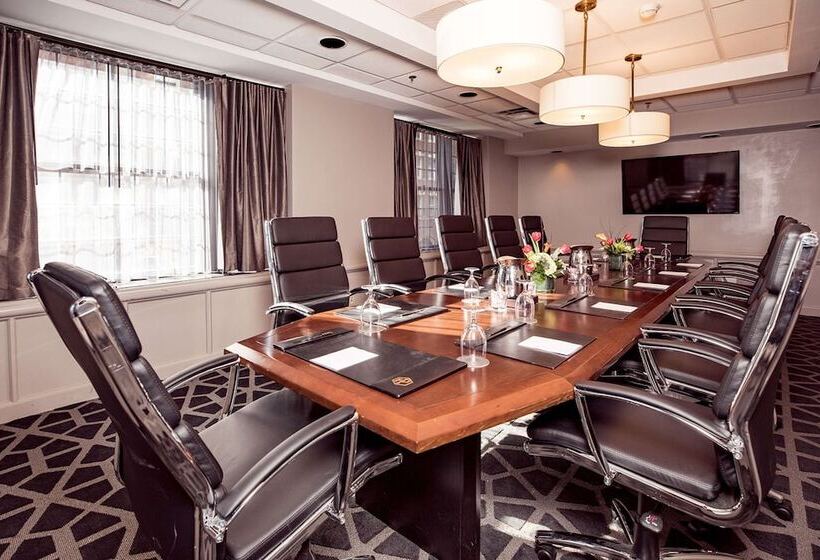 فندق Phillips Kansas City Curio Collection By Hilton