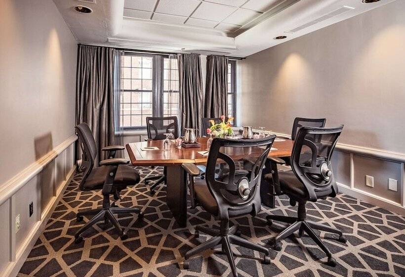 فندق Phillips Kansas City Curio Collection By Hilton