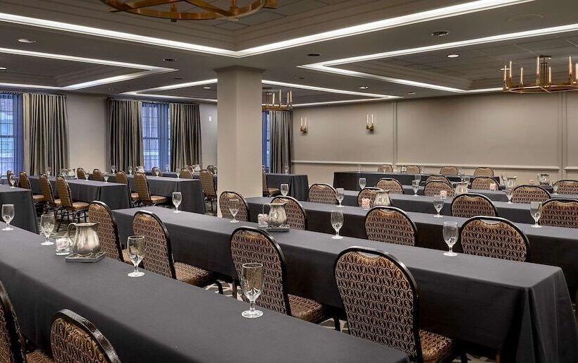 فندق Phillips Kansas City Curio Collection By Hilton