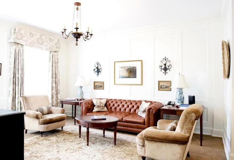 בית מלון כפרי Planters Inn  Charleston