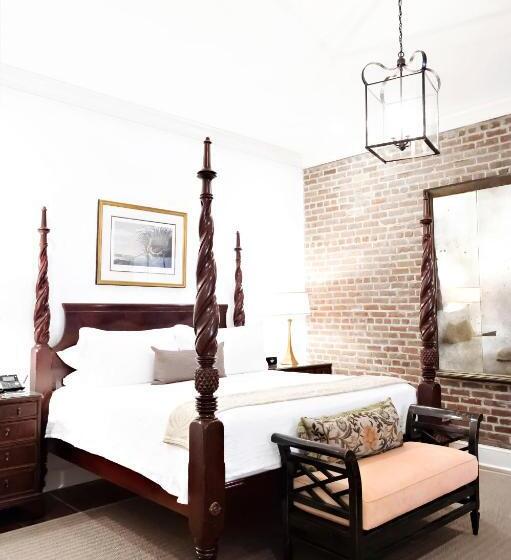 בית מלון כפרי Planters Inn  Charleston