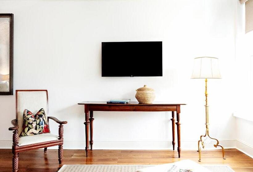 בית מלון כפרי Planters Inn  Charleston