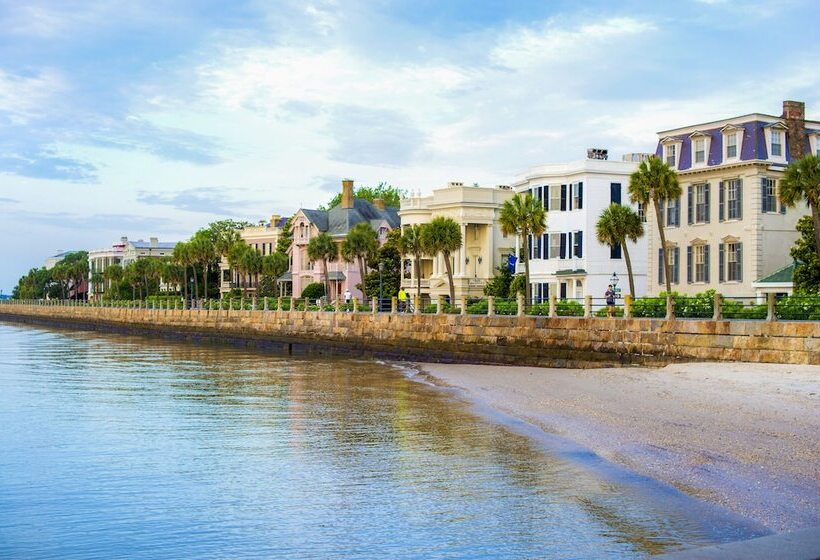 בית מלון כפרי Planters Inn  Charleston