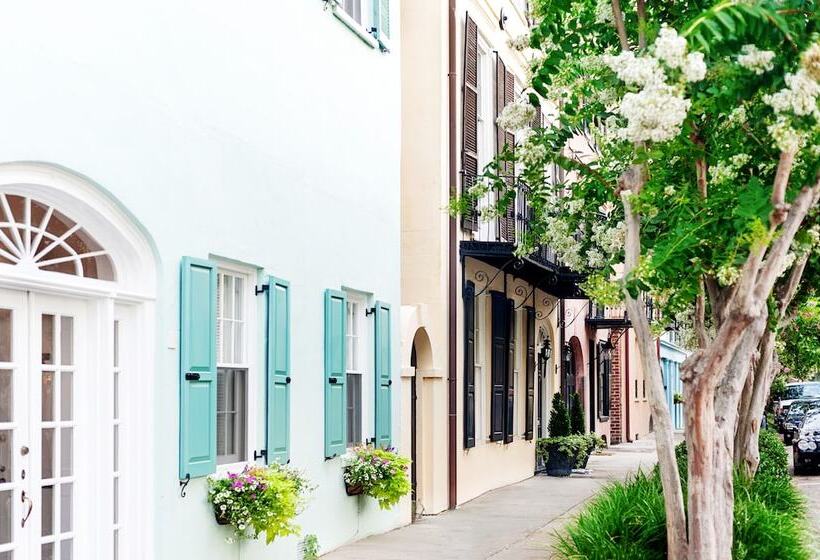 בית מלון כפרי Planters Inn  Charleston