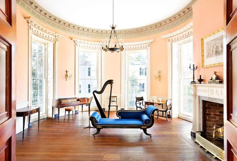 בית מלון כפרי Planters Inn  Charleston