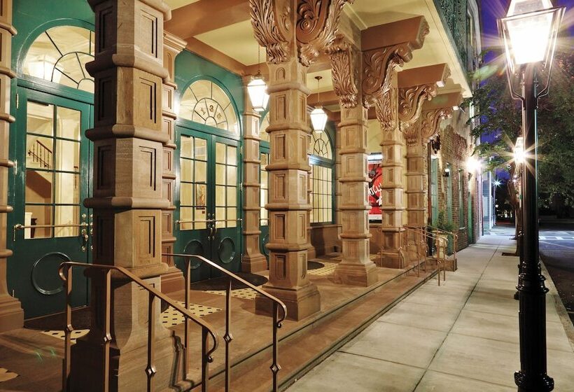 בית מלון כפרי Planters Inn  Charleston