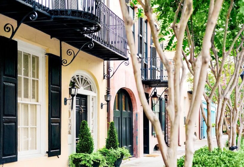 בית מלון כפרי Planters Inn  Charleston