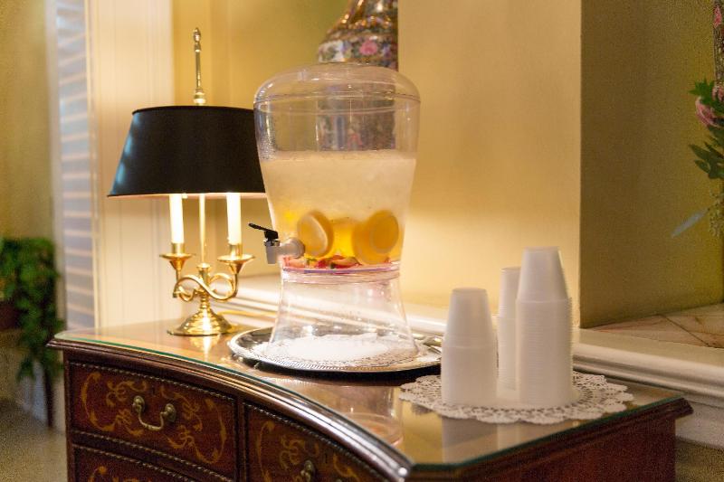 בית מלון כפרי Planters Inn On Reynolds Square