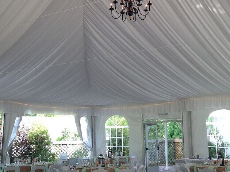 فندق Publick House Historic Inn And Country Motor Lodge