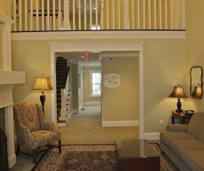 فندق Publick House Historic Inn And Country Motor Lodge