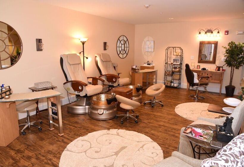 فندق Publick House Historic Inn And Country Motor Lodge