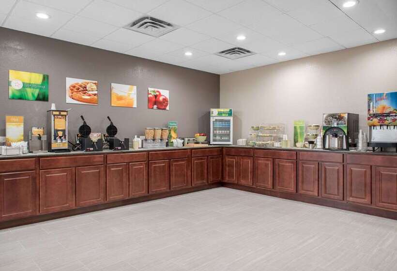 فندق Quality Inn And Conference Center