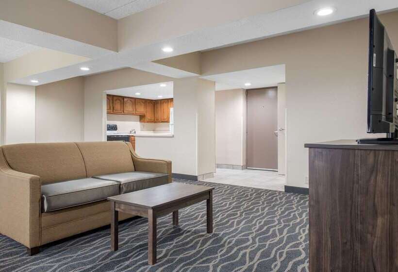 فندق Quality Inn And Conference Center