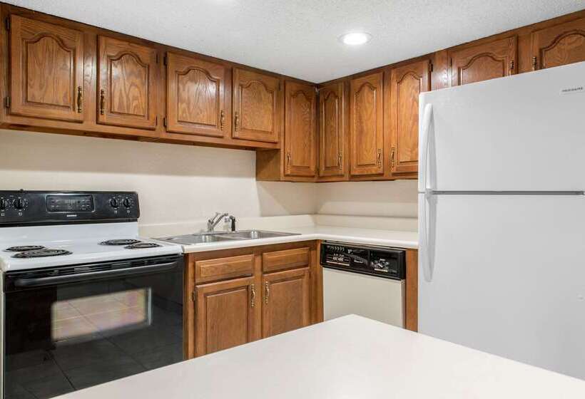 فندق Quality Inn And Conference Center