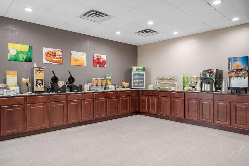 فندق Quality Inn And Conference Center