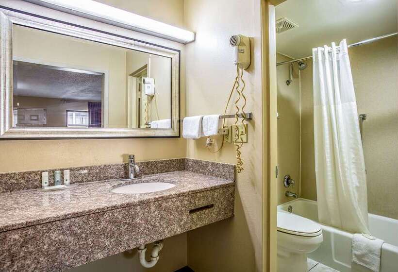 בית מלון כפרי Quality Inn