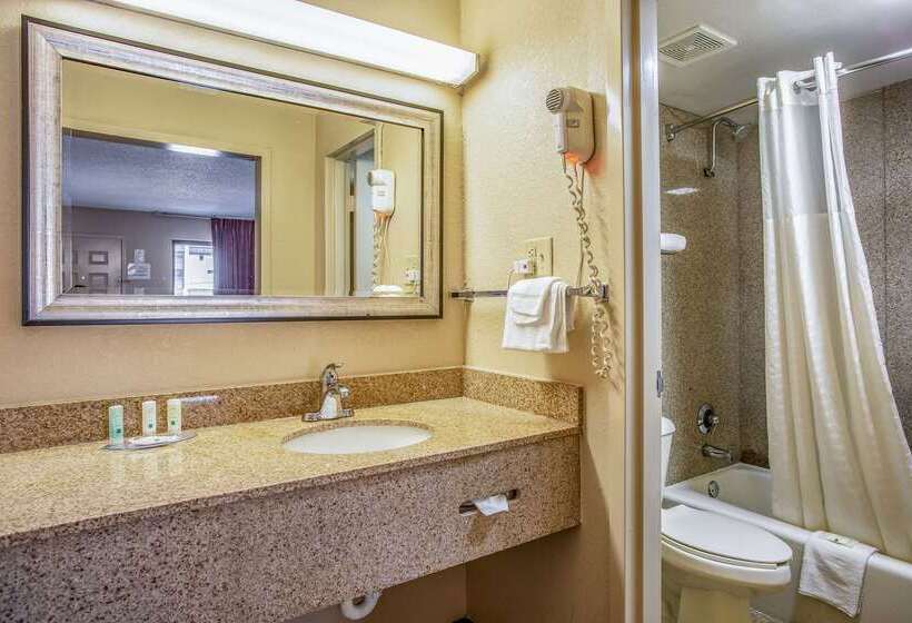 בית מלון כפרי Quality Inn