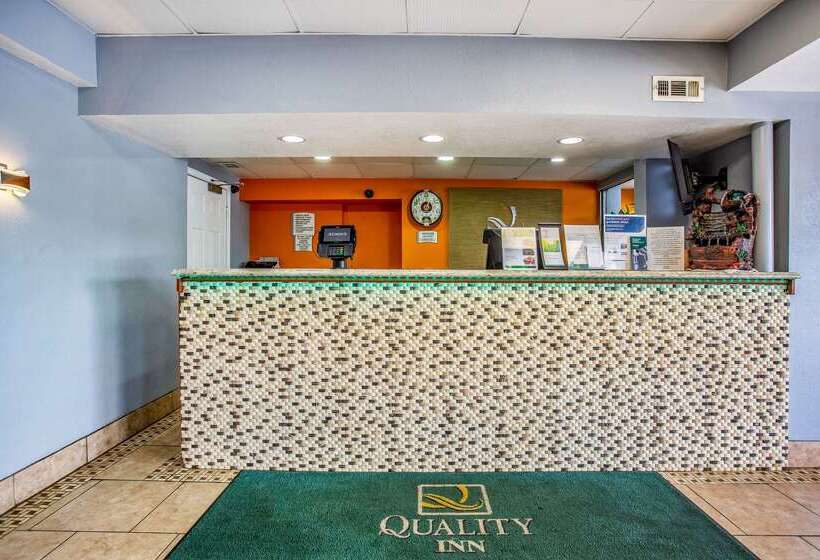 בית מלון כפרי Quality Inn