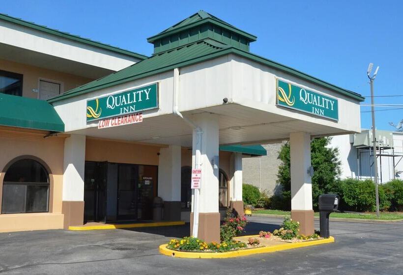 בית מלון כפרי Quality Inn