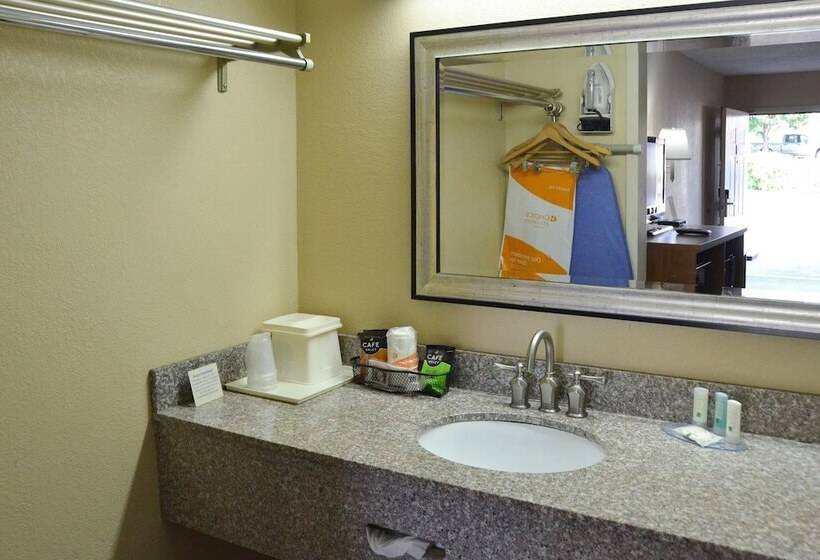 בית מלון כפרי Quality Inn