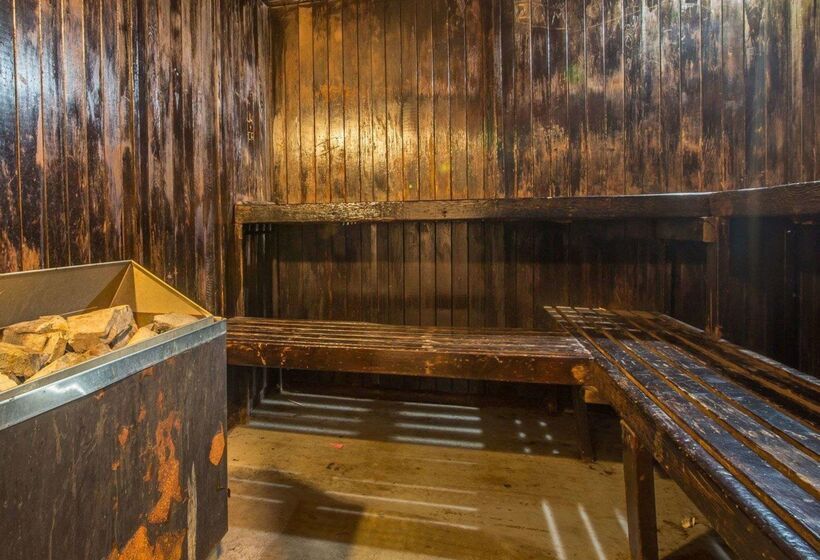 فندق Quality Inn & Conference Center