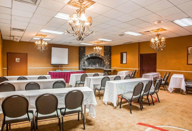 فندق Quality Inn & Conference Center