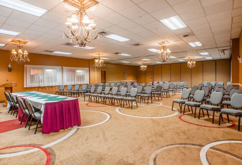 فندق Quality Inn & Conference Center