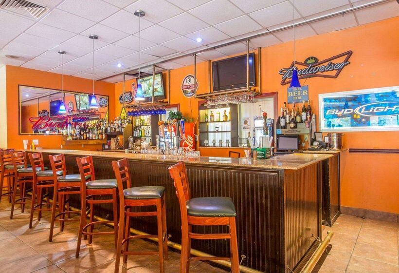 فندق Quality Inn & Conference Center