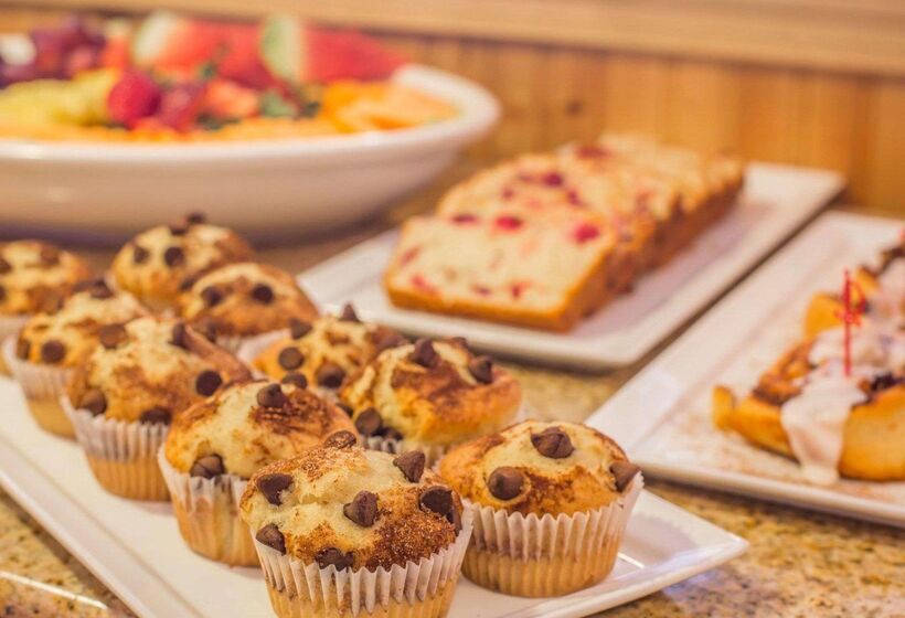 فندق Quality Inn & Conference Center