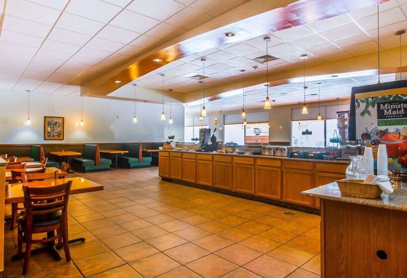 فندق Quality Inn & Conference Center